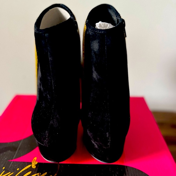 Shoe Booties - Picture 2 of 9